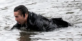 Colin Farell Berenang di Sungai Beku Demi Peran