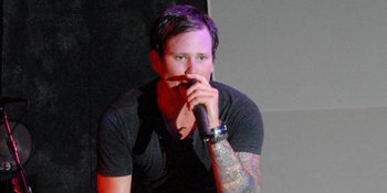 Comeback! Tom DeLonge Siapkan Album Baru Angels And Airwaves