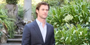 Congrats! Anak Kembar Chris Hemsworth Akhirnya Lahir