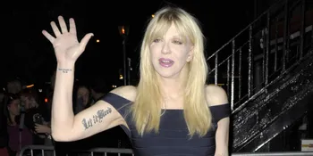 Courtney Love Akui Senang Bertemu Dave Grohl