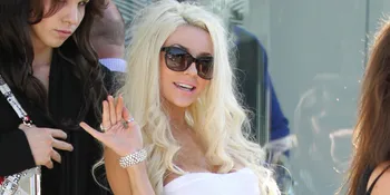 Courtney Stodden Ternyata Tak Bisa Membaca dan Menulis?