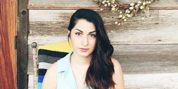 Cover 'Chandelier' Ini Bisa Bikin Kamu Gagal Fokus!