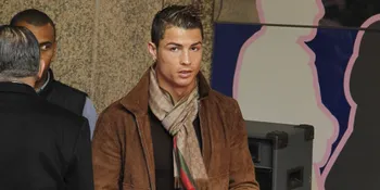 Cowok Sekeren Cristiano Ronaldo Juga Pakai Masker Kecantikan