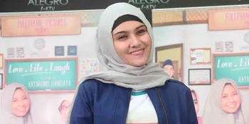 Cuma Jadi 'Tukang Coba', Zee Zee Shahab Nggak Bisa Masak
