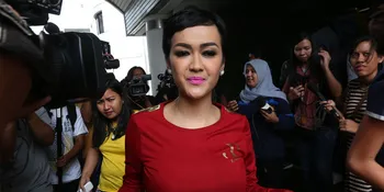 Curhat Panjang, Julia Perez Sedih Sama Kisah Cintanya?