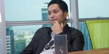 Curhatan Evan Sanders Tentang Smartphone Andalannya