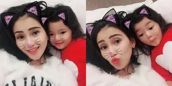 Cute Momen! Saat Ayu Ting Ting Ajari Bilqis Khumairah Razak Makan Sendiri