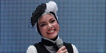 Dalami Agama, Dewi Sandra Pakai Jasa Guru Ngaji