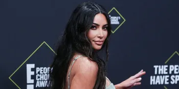 Dandan Sporty &#38; Sederhana, Kim Kardashian Bikin Pangling dengan Wajah Polos Tanpa Makeup