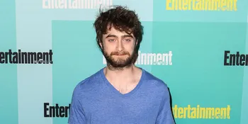 Daniel Radcliffe Cukur Habis Rambutnya, Masih Ganteng?