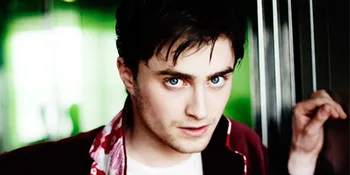 Daniel Radcliffe Ketahuan Cium Pacar Baru?