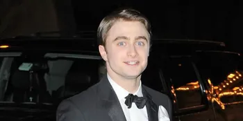 Daniel Radcliffe Ulang Tahun di Lokasi Drama