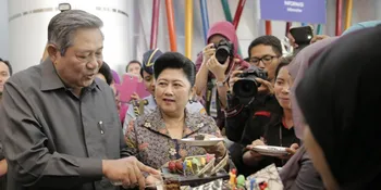Dapat Kejutan Ultah di Rumah Sakit, Presiden SBY Usap Air Mata