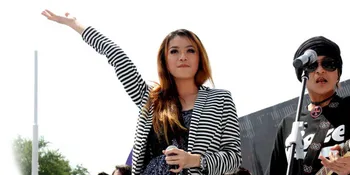Dara The Virgin Jadi Tukang Becak