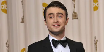 Dari Penyihir, Kini Daniel Radcliffe Malah Berubah Jadi Setan