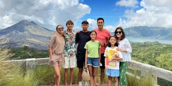 Darius Sinathrya dan Donna Agnesia Siapkan Biaya Pendidikan Demi Anak Sekolah Bola di Luar Negeri