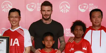 Datang ke Indonesia, Fans Rela Hujan-Hujanan Demi Bertemu David Beckham