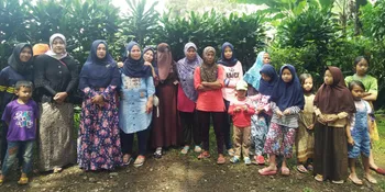 Datang ke Lokasi Pernikahan Syahnaz & Jeje, Ibu-Ibu Ini Tak Sabar Bertemu Raffi Ahmad