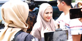 Datangi Kejaksaan Untuk Kasus Ikan Asin, Rey Utami Pakai Tas Berharga Miliaran Rupiah