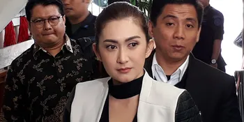 Datangi Sidang Cerai Perdana, Nafa Urbach Berikan Senyum Tipis ke Wartawan