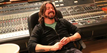 Dave Grohl Ingin Berkolaborasi Dengan Barry Manilow dan Weezer