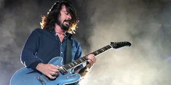 Dave Grohl Usir Penonton Berkelahi