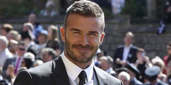 David Beckham Pakai Makeup Mencolok di Cover LOVE Magazine