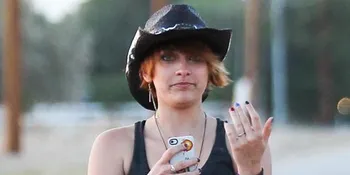 Debbie Rowe Akhirnya Jenguk Paris Jackson di RS