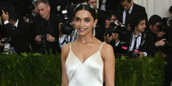 Debut di MET Gala, Deepika Padukone Pakai Gaun Backless Cantik