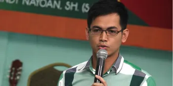 Debut Nyanyi, Tommy Kurniawan Nyanyi Lagu Wali