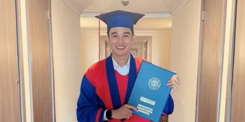 Defri Juliant Resmi Raih Gelar Sarjana Setelah Jalani Kuliah Sambil Berkarier
