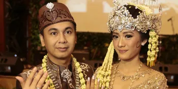 Dekorasi Venue Pernikahan Raditya Dika dan Anissa Aziza, Nuansa Warna Abu-Abu & Ungu