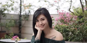 Kangen Jupe, Della Perez Datangi Makam Sang Kakak