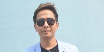 Delon Akui Judi Bola Jadi Penyebab Keretakan Rumah Tangganya dengan Yeslin Wang