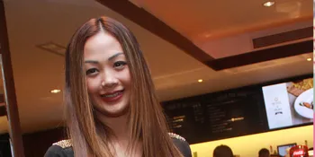 Demi Amal, Indah Kalalo Rela Jual Baju-Bajunya