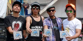 Demi bertemu Slank, Slankers Flores Rela Tidur di Halaman Hotel
