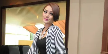 Demi Tampil Glamor, Siti Badriah Rela Gonta-Ganti Nail Art