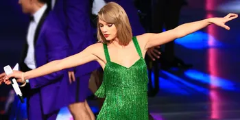 Demi Video Klip 'OOTW', Taylor Swift Rela Mandi Lumpur &#38; Lilin