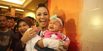 Denada: Masih ASI, Anak Nempel Terus