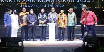 Dengan Suara Sirine dan Pesta Kembang Api, Jakarta Fair 2022 Resmi Dibuka - The Rain Tampil Pertama