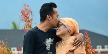 Denny Cagur Baru Tahu Sang Ibunda Sudah Siapkan Kain Ihramnya Sendiri Sebelum Meninggal Dunia