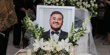 Deretan Musisi Ternama Antar Mike Mohede ke Rumah Terakhirnya