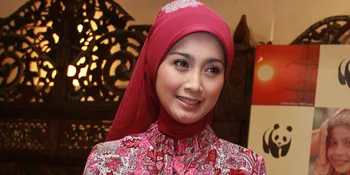 Desy Ratnasari Wajibkan Anak Belajar Baca Alquran