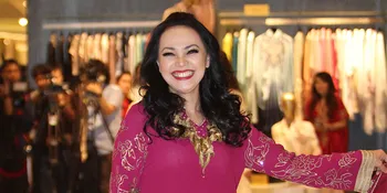 Dewi Gita Tampil Cantik Demi Suami