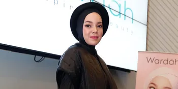 Dewi Sandra Lihat Esensi Emansipasi Wanita Bukan Saingi Laki-Laki