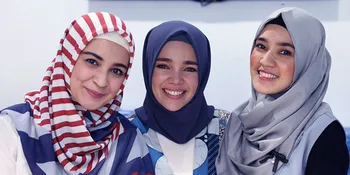 Dewi Sandra, Shireen dan Dhini Aminarti Jualan Kue Layani Pembeli