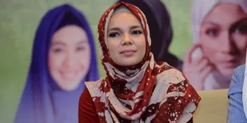 Dewi Sandra Siap Ikuti Oki Setiana Dewi Jadi Ustazah?