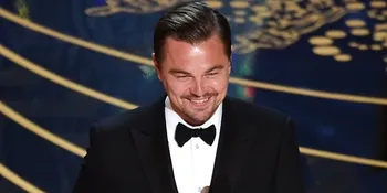 Di Aceh, Leonardo DiCaprio Pose Bareng Gajah Yang Hampir Punah