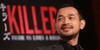 Di Amerika, Para Bule Minta Tanda Tangan Oka Antara