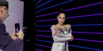 Di Balik Keseruan Cinta Laura Difoto Power Ranger Indonesia Yoshi Sudarso